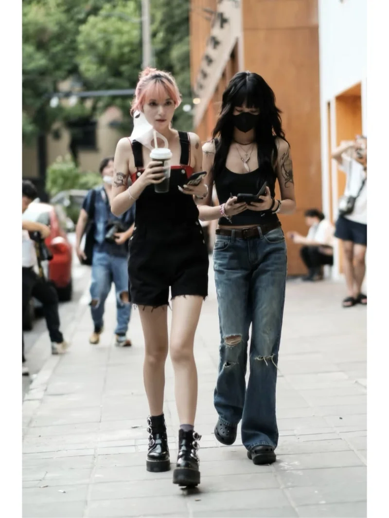 ETJ 2025 ربيع جديد للمرأة 1975 سلسلة عالية الخصر منحني صورة ظلية جميع القطن القديم ممزق التفاصيل واسعة الساق الجينز