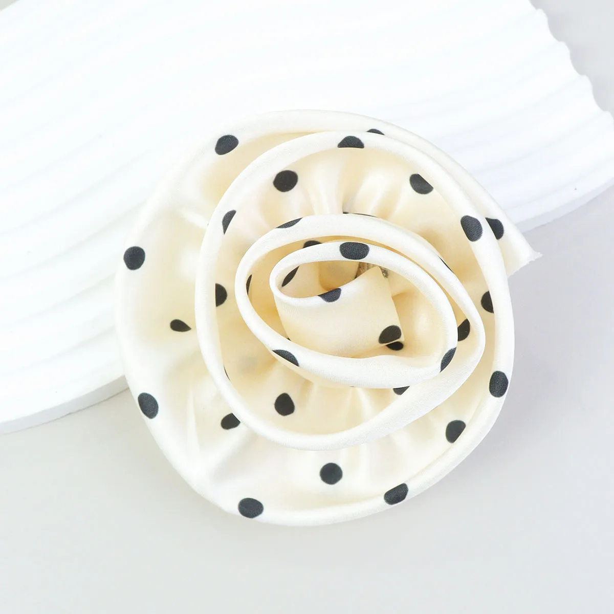 10CM New Women's Brooch Retro Satin Polka Dot Rose Pin Handmade Flower Versatile Clothing Dress Accessories Corsage