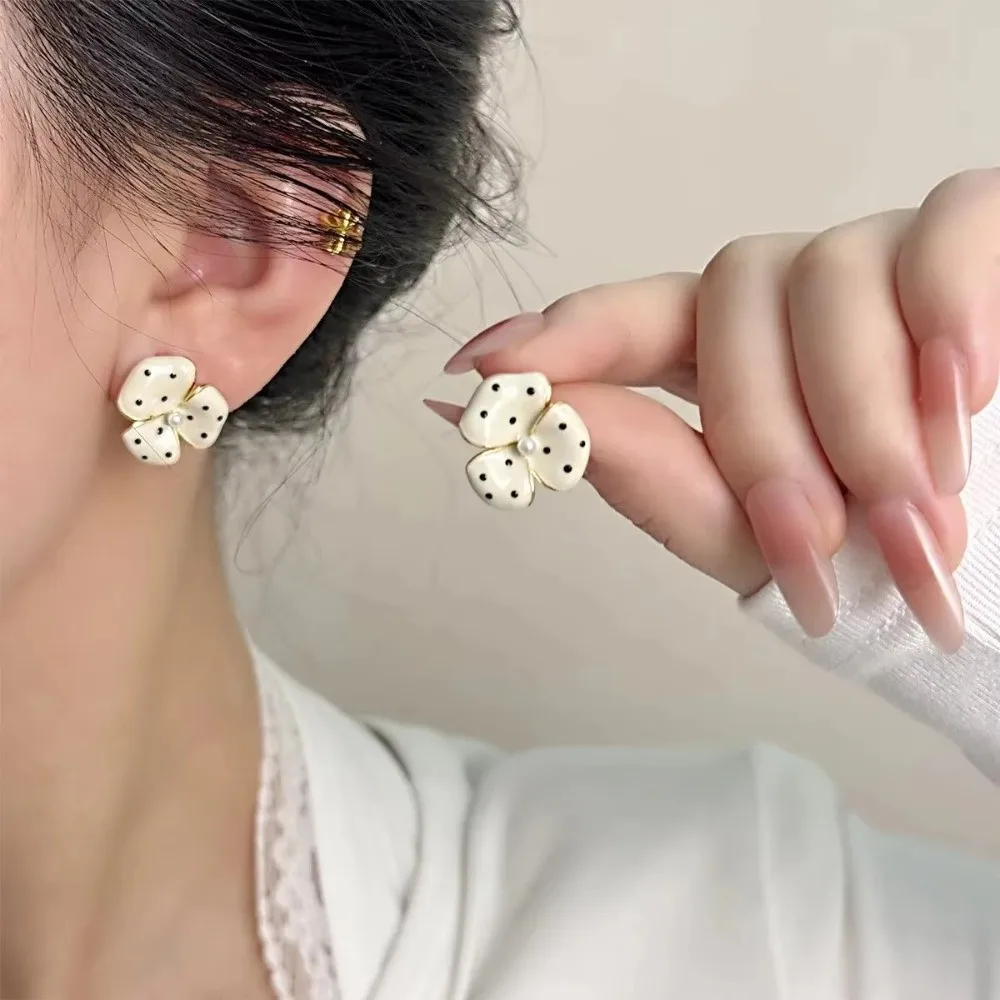 Vintage Alloy Polka Dot Earrings Flower Temperament Round Stud Earrings Lightweight Solid Color Jewelry Gift Wedding