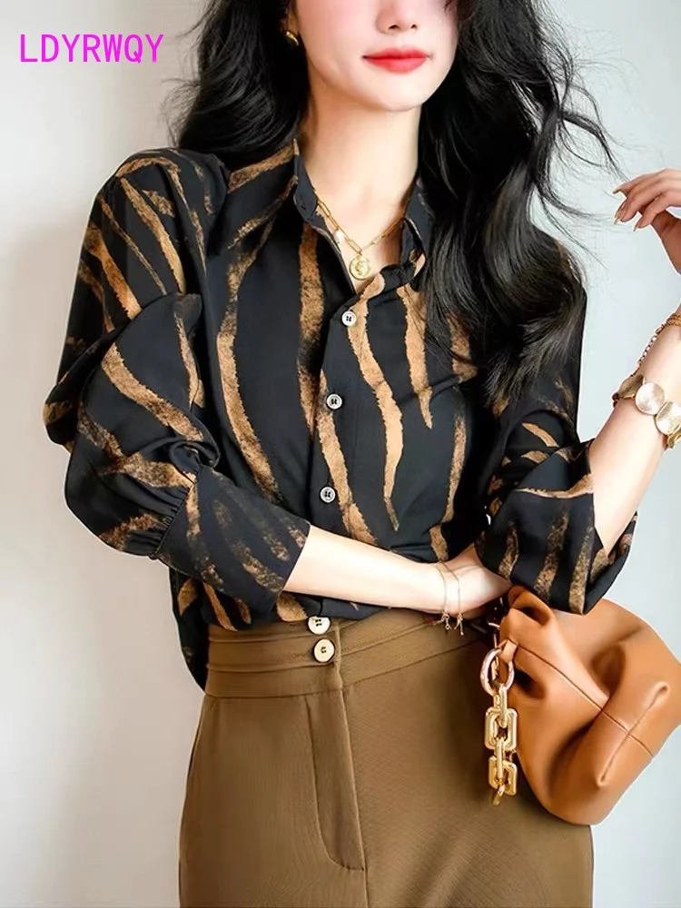 

Retro striped shirt for women commuting wearing satin long sleeved shirt