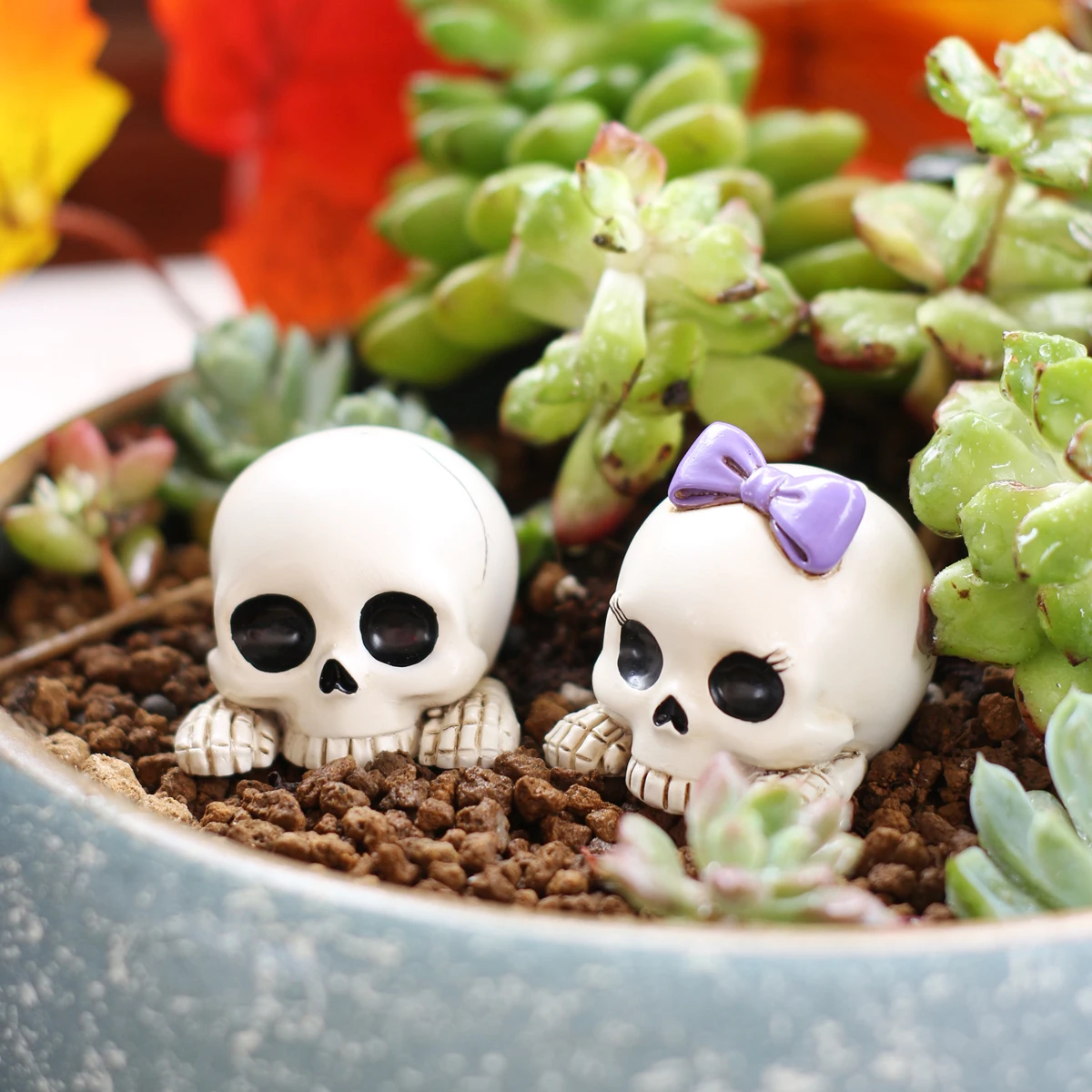 Bow Skull Collectible Figurine, Halloween Skeleton Statue, Resin Garden Lawn Yard Decor, Indoor Tabletop Ornament, Spooky Holida