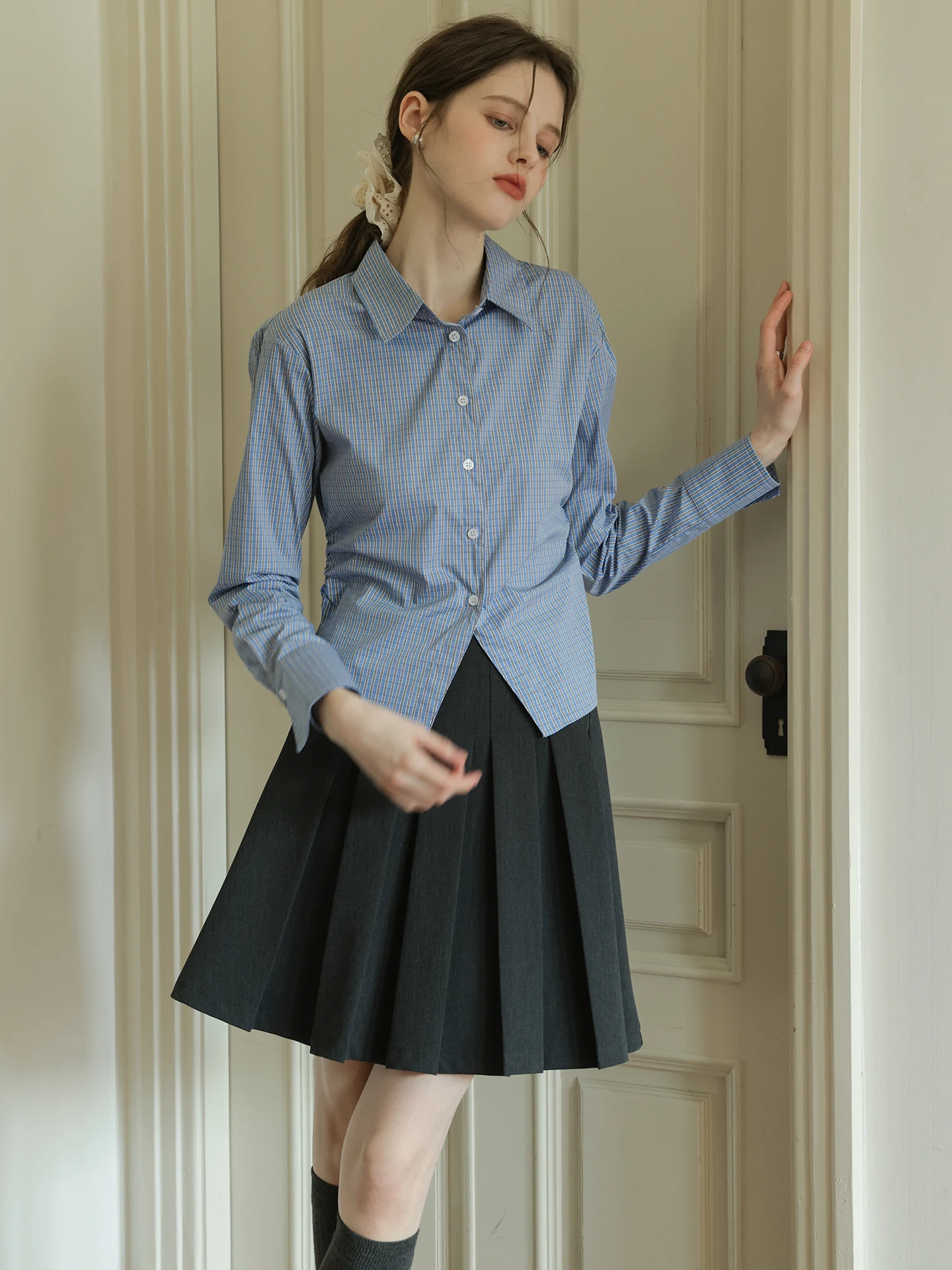 

Весенняя женская повседневная рубашка в клетку с высокой талией, приталенного кроя, сине-белая, из смесового хлопка и полиэстера, с длинным рукавом, топ