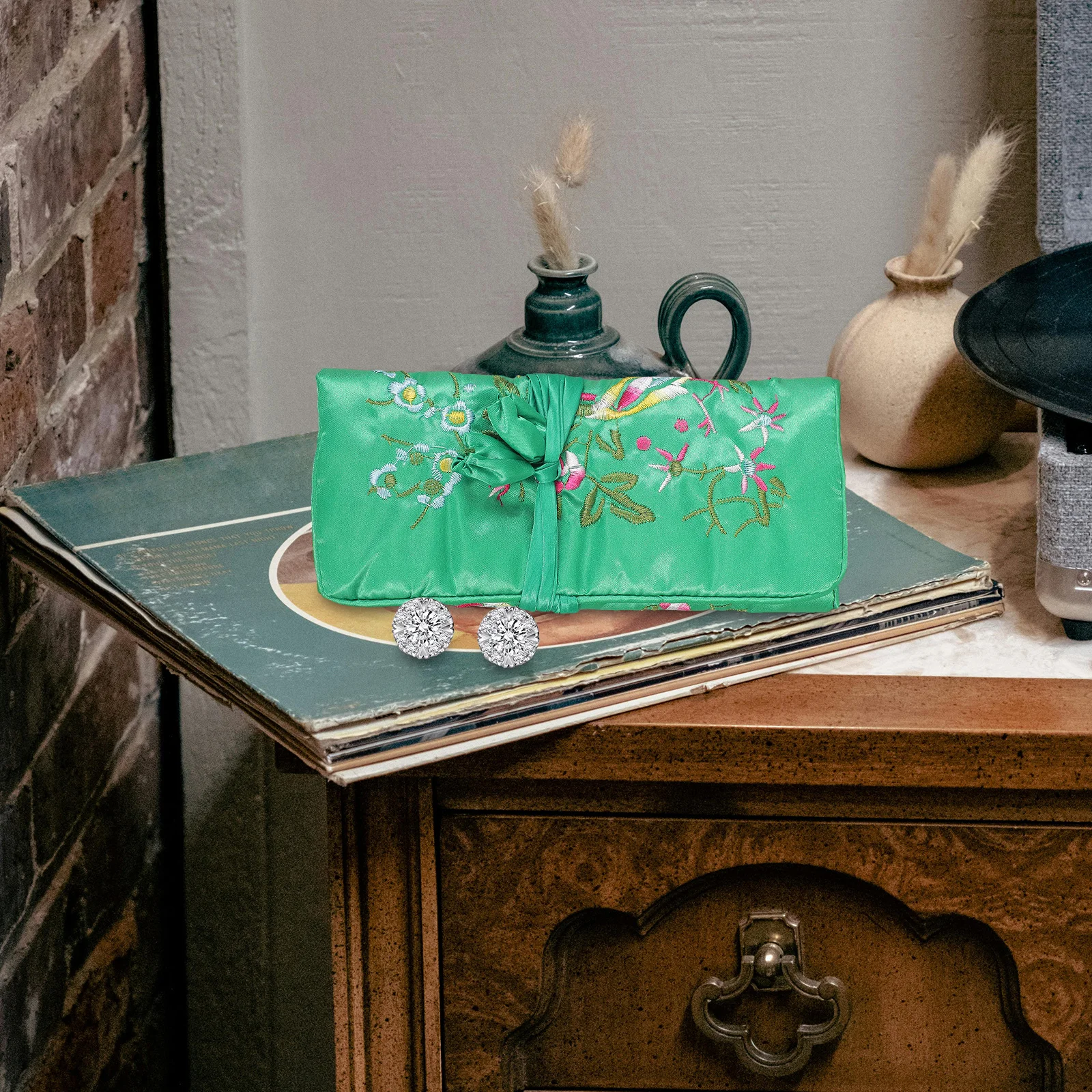 حقيبة تخزين المجوهرات مصنوعة يدويًا بتصميم زهرة مطرزة ومنظم نشمر للسفر والأقراط والقلادة والسوار باللون الأخضر #2