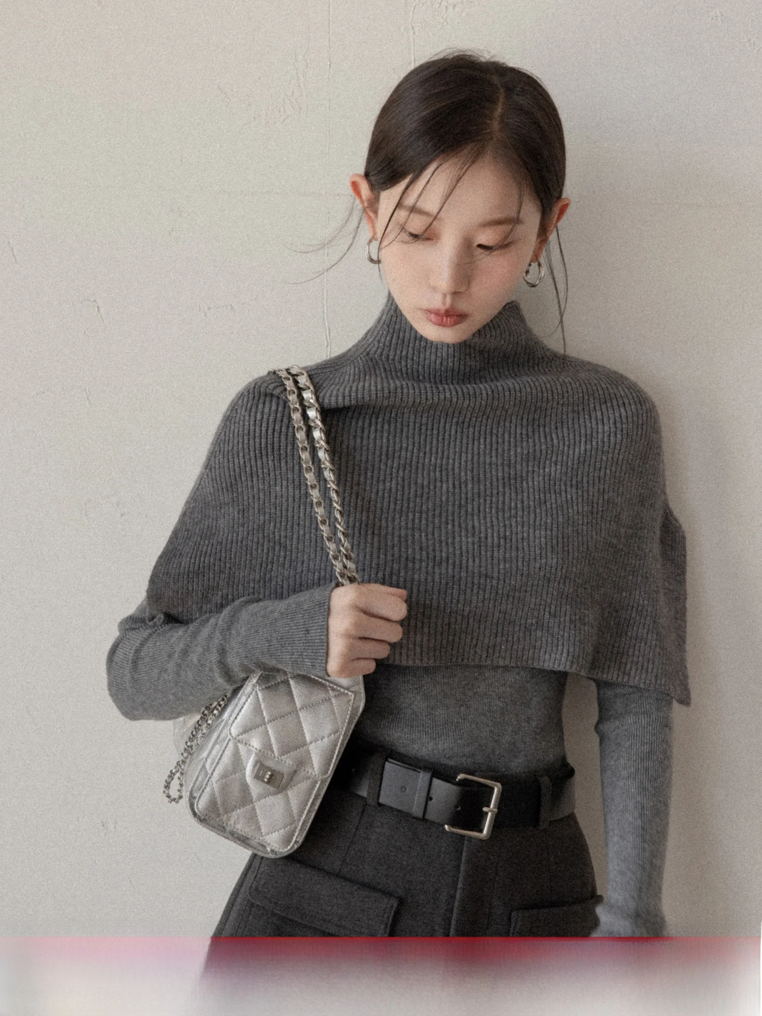 

Мягкий вязаный свитер с круглым вырезом и облегающий топ для женщин, комплект из двух предметов, зимний новый дизайн, из смеси акрила, полиэстера и нейлона, повседневный стиль.