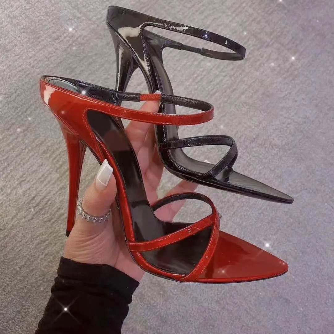 Pantofole estive a punta da donna in pelle verniciata rossa Open Toe tacchi a spillo da donna all\'esterno indossano sandali Sexy