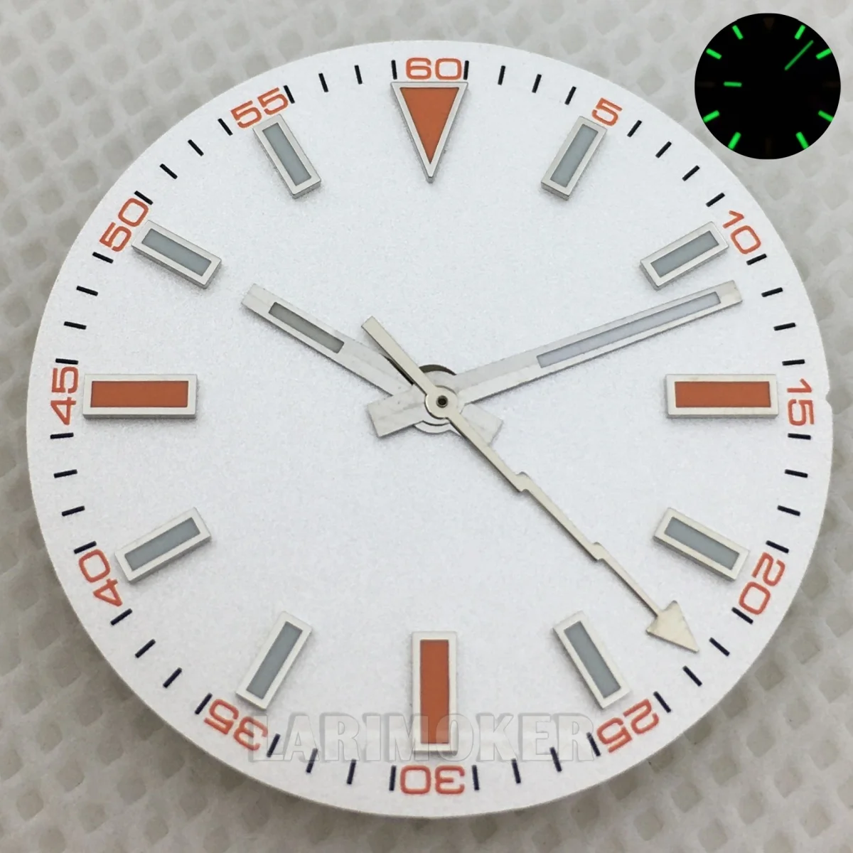 29mm 블랙 화이트 블루 다이얼에 녹색 야광이 적용되었으며, NH35, NH36, ETA2824, PT5000, DG2813, 미요타 8205 무브먼트가 장착되어 있습니다.