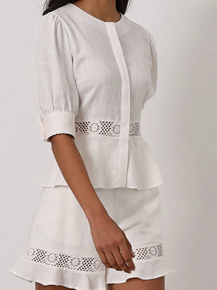 

2025 Повседневный женский топ и шорты с круглым вырезом, комплект из двух предметов, простой однотонный пляжный костюм с рюшами, летние свободные кружевные наряды с карманами