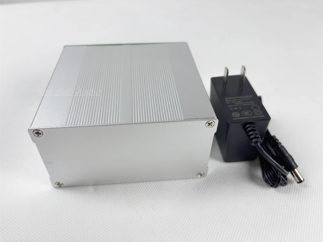 High-end BG7TBL OCXO Benchmark Frequency Standard 8 Port Output 10MHz Distribution Amplifier