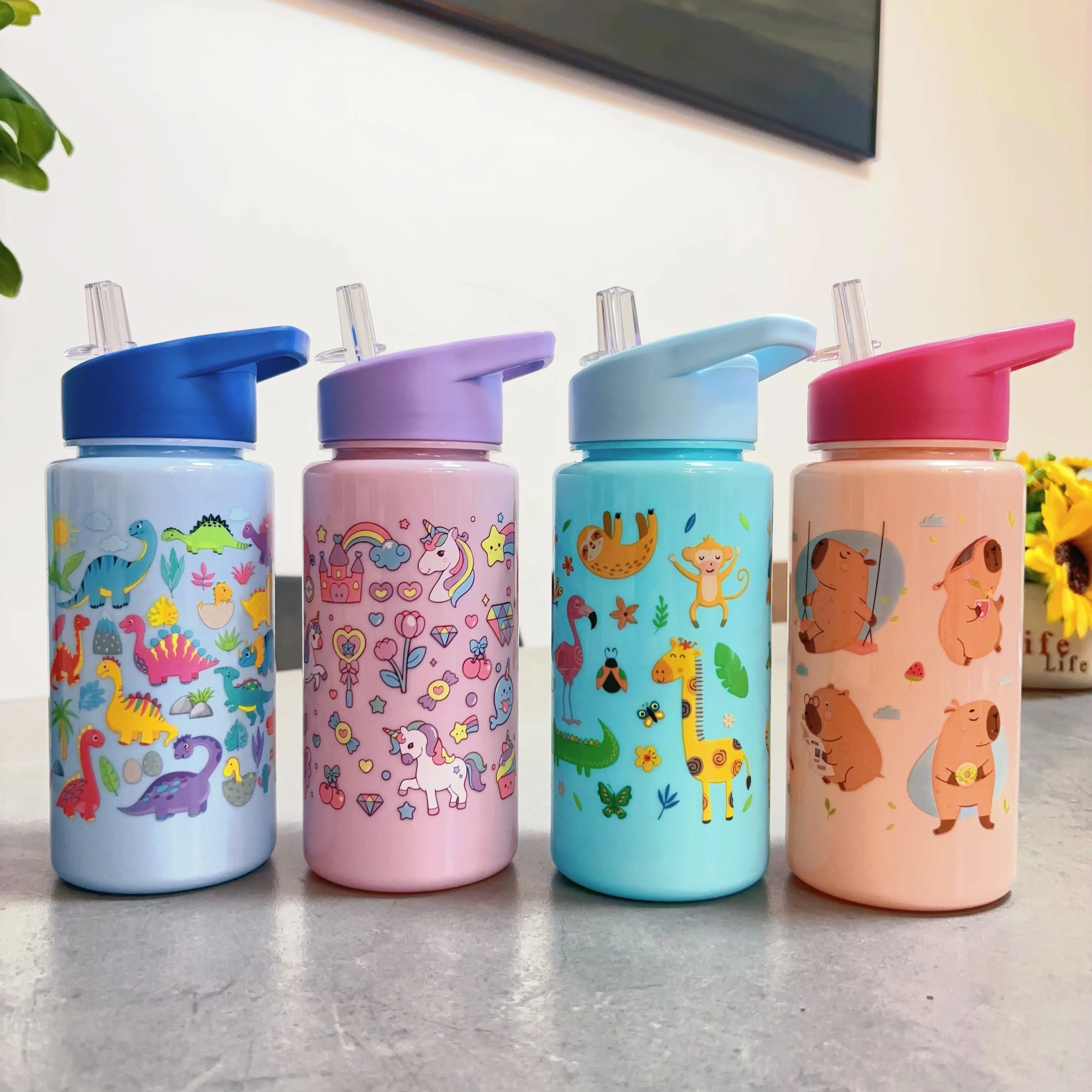 Niedlicher 500 ml Kinder-Wasserbecher, tragbar, für Schule, Camping, Reisen, Geschenk für Freunde und Familie