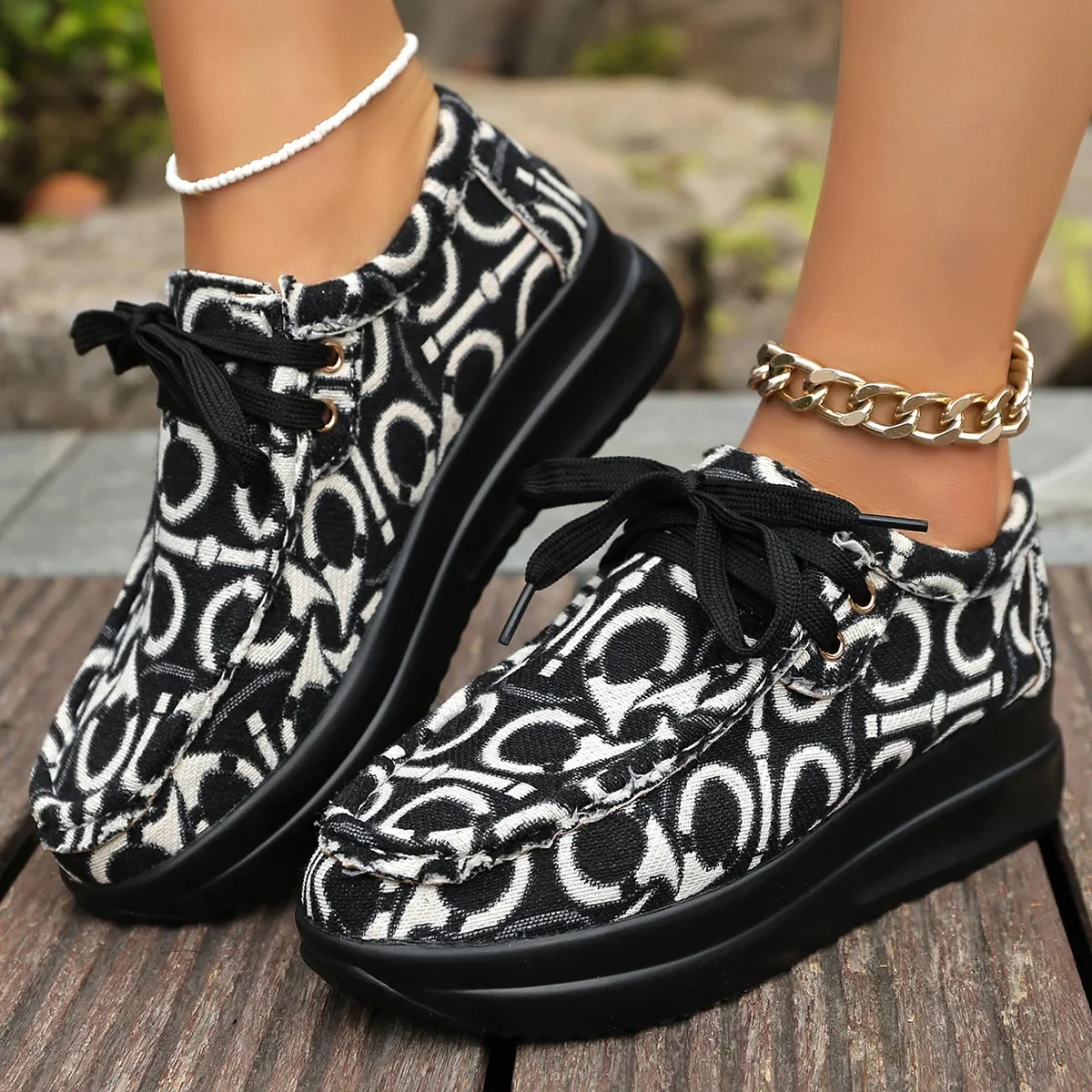 أحذية رياضية نسائية كاجوال مناسبة تمامًا للطلاب أحذية رياضية للربيع والخريف قابلة للتنفس أحذية رياضية مريحة بمقدمة مستديرة سهلة الارتداء للنساء