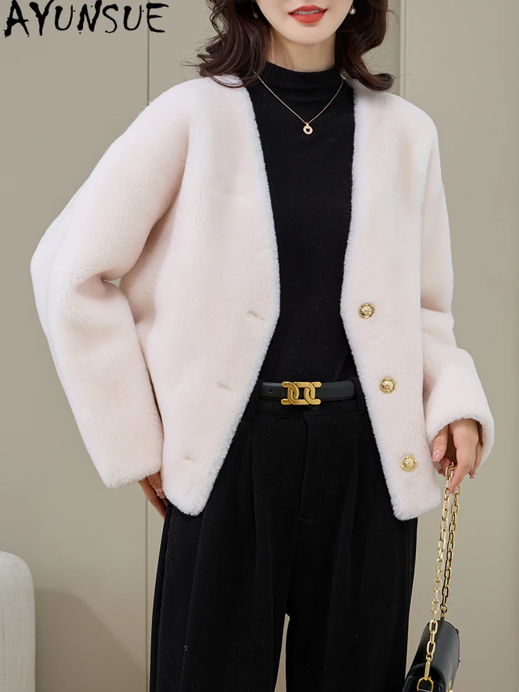 سترة نسائية من الصوف الطبيعي 100% من AYUNSUE 2025 سترة جديدة من فرو الضأن برقبة على شكل حرف v ملابس نسائية قصيرة جديدة في ملابس خارجية Ropa Para Mujer
