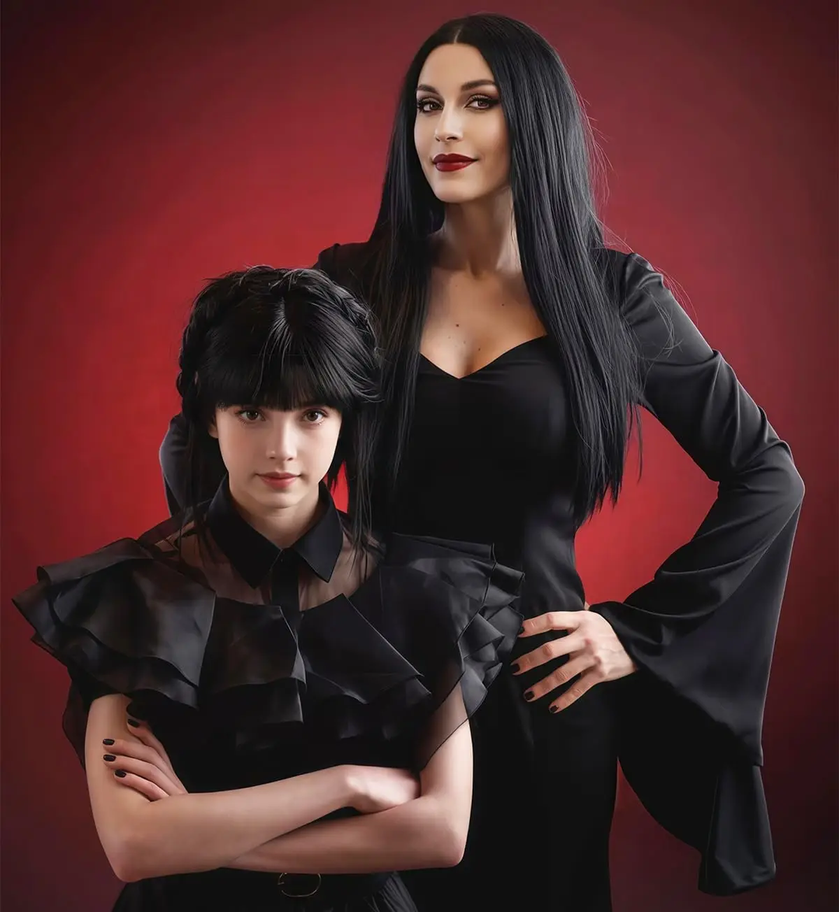 Synthetische lange zwarte pruik voor vrouwen Halloween kostuum 30'' rechte lange zwarte pruik natuurlijke schattige pruik voor vrouwen, Morticia Addams pruik