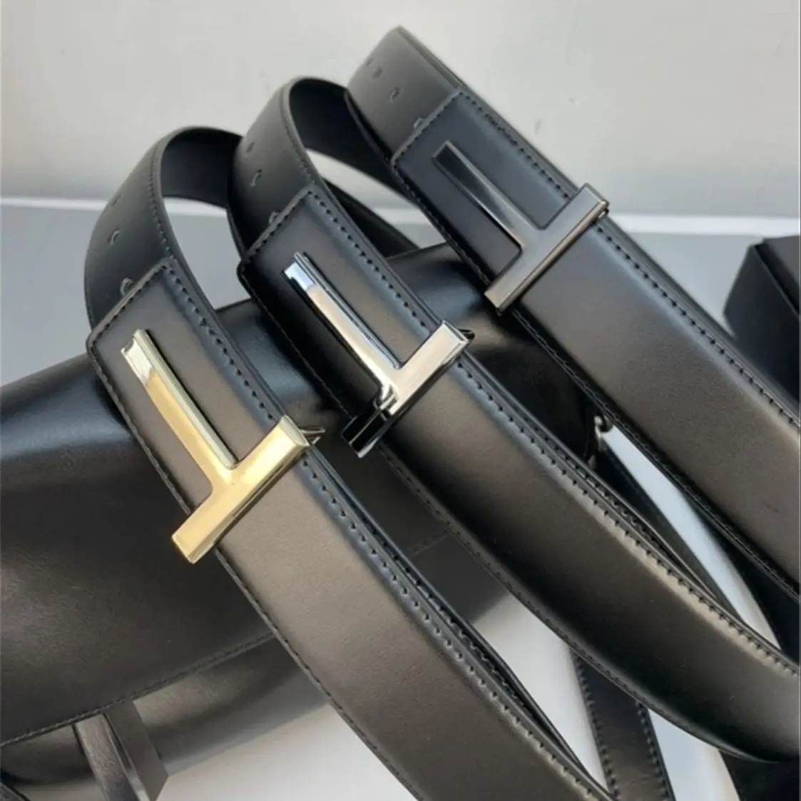 2025 جودة عالية الرجال حزام الجلود المصممين بنطلون موضة العلامة التجارية T حزام الرجال الفاخرة يتوهم خمر حزام حزام للجينز