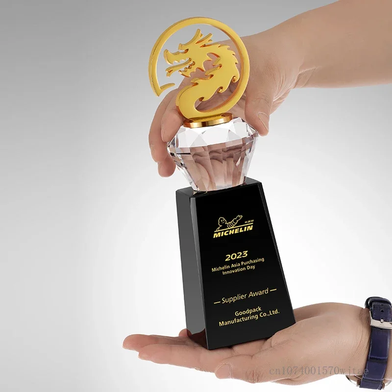 

Customized High-End Crystal Trophy, Creative Metal Dragon Shape Medal Annual Meeting Award Free Engraving Home Decor Crafts, 1Pc