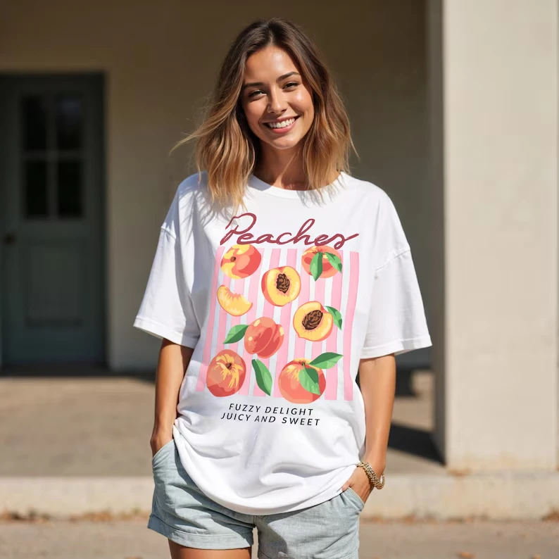 Peaches Fuzzy Delight Juicy And Sweet Print T-Shirt Damen Sommer All-Match Kleidung O-Ausschnitt Casual Top Hip Hop Baumwolle Streetwear