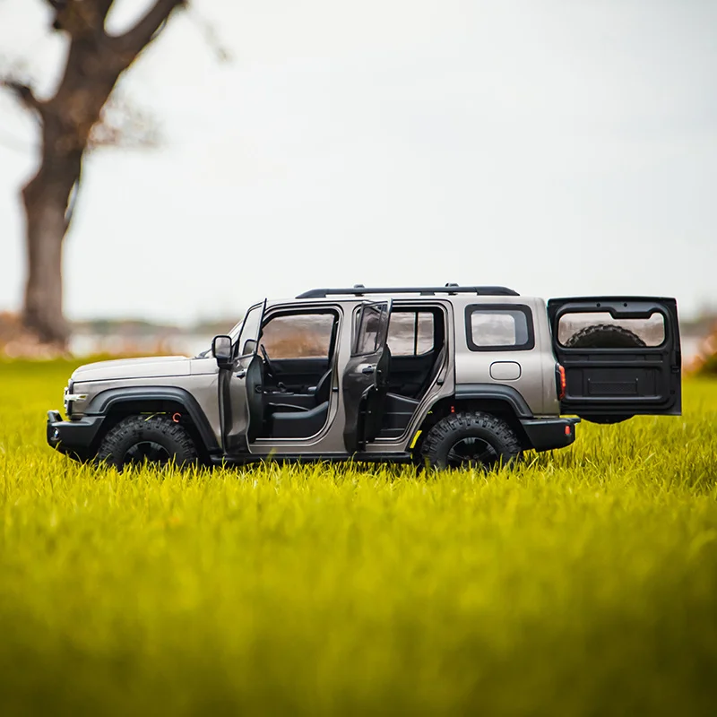 New Km Raytheon 1/8 Remote Control Car Code Tank 300 Hard Shell Version Climbing Car Rc Model Four-Wheel Drive Off-Road Vehicle