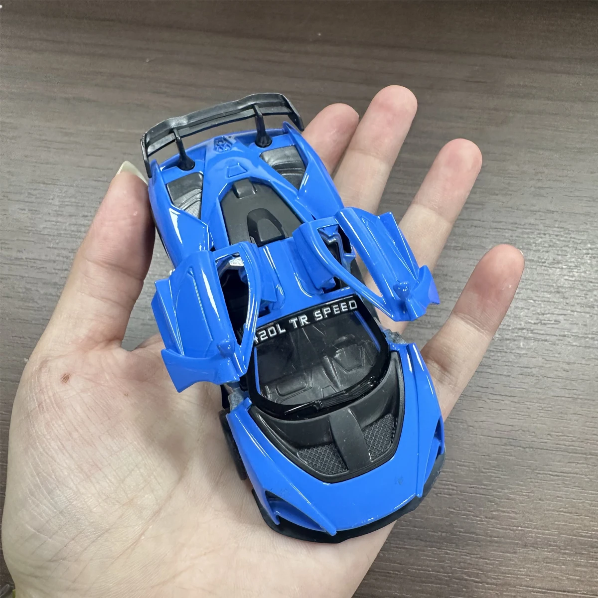 Miniature Racing Car Model Sports Ornament Alloy Die-Cast Pull-Back with Opening Doors Boys' Toy Car Enthusiast Accessories Collection Holiday Creative Gift