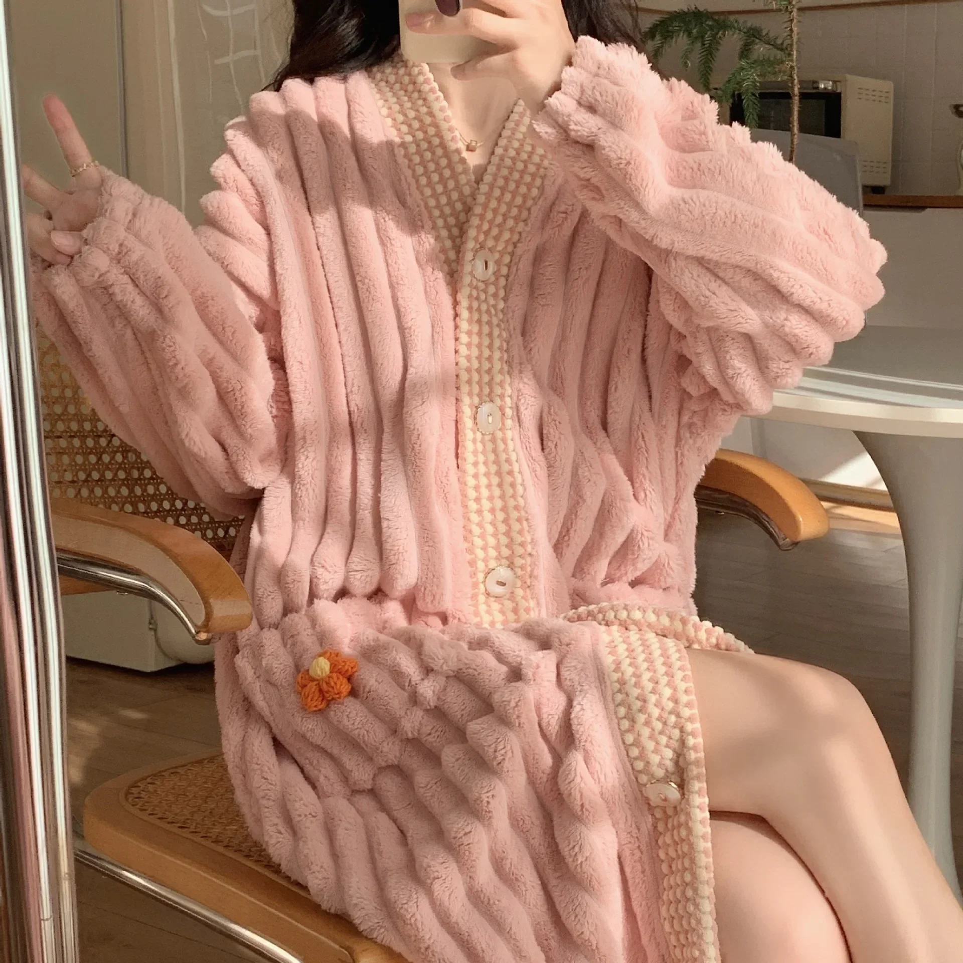 Women Robes Winter Thicken Warm Sleepwear Coral Fleece Bathrobe Ladies Pajamas Female Casual Home Clothes Butttons Nightdress