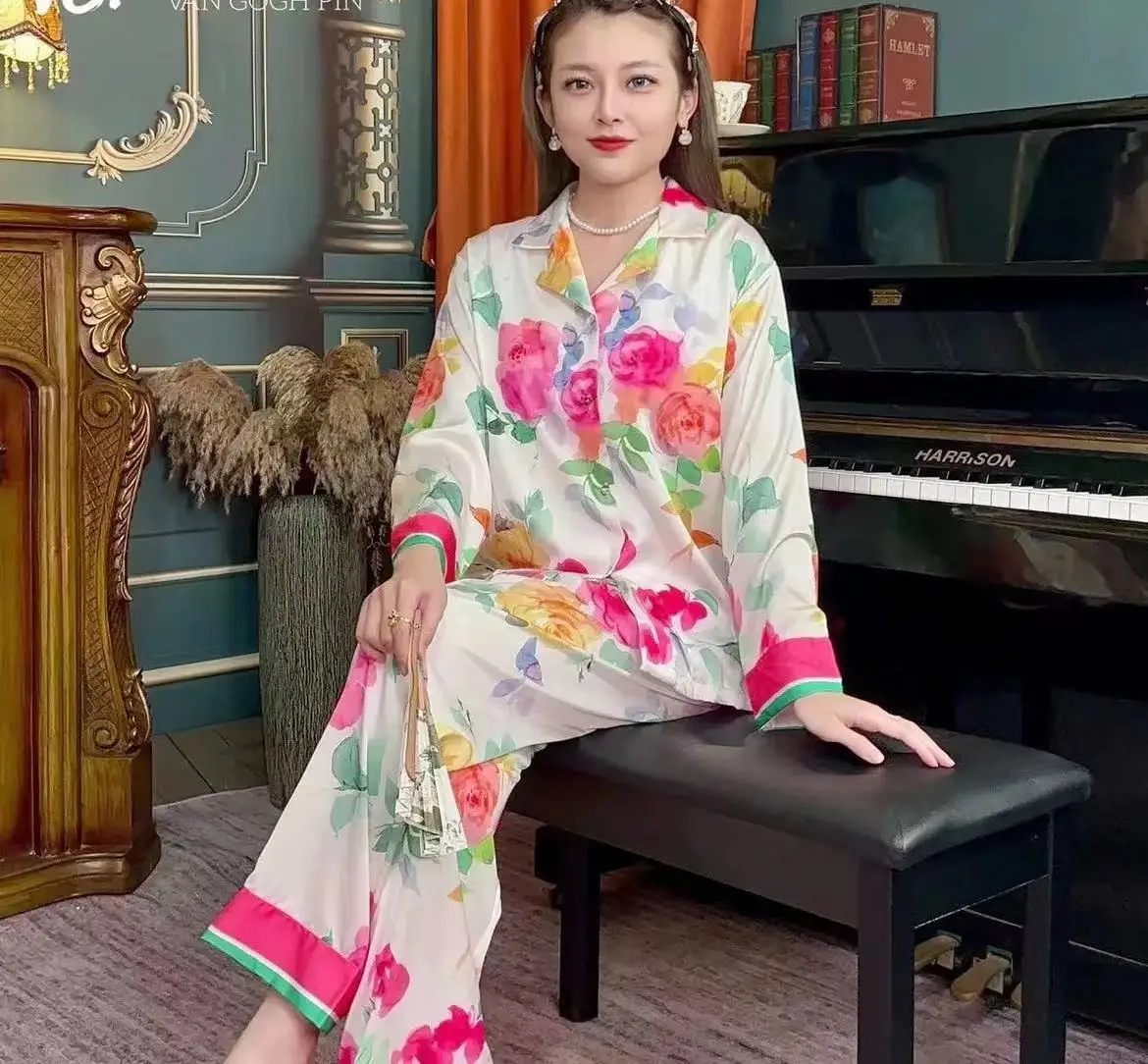 

Pajamas Women's Silk Long-sleeved Pajamas Pajamas Suit Flower Printed High-grade Ice Silk Can Be Worn Outside Home Wear Pajamas