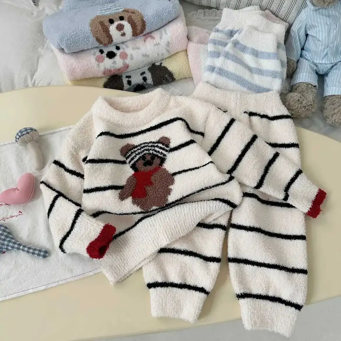 2024 Herfst en Winter Pyjama Herfst en Winter Verdikte Kinderpak Meisjes Koraal Fluwelen Jongens Tweedelige Set