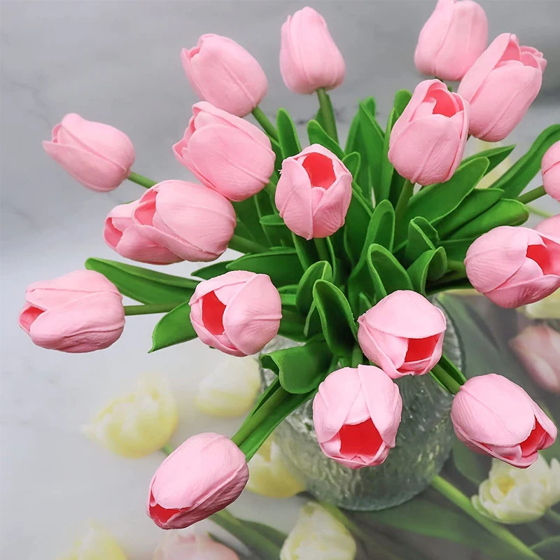 Kunsttulpen 😍🌷 Wauw! Deze tulpen brengen het hele jaar door kleur in jouw huis 🧡☀️ Je hoeft ze geen water te geven en ze blijven altijd mooi in vorm en van kleur – zodat jij er elke dag van kunt