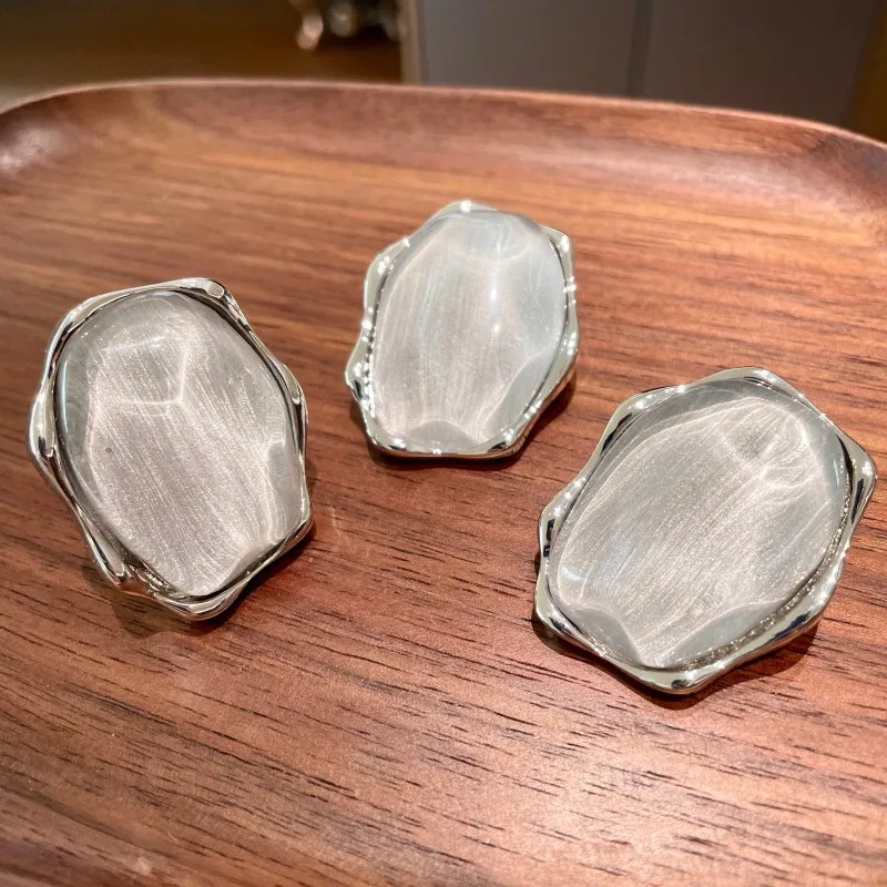 Vintage Geometric Irregular Metal Resin Earrings for Women European American Personality Exaggerated Trendy Party Jewelry