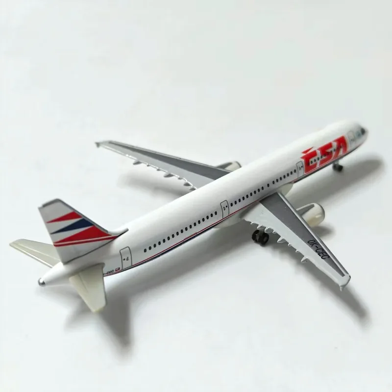 

Модель пассажирского самолета Czech A321 OK-CEC из литого под давлением сплава, масштаб 1:500, для коллекций и демонстрации.