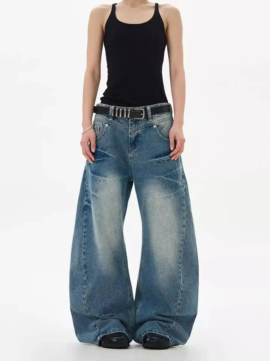 Calça Jeans Unissex Azul Lavado Estilo Americano com Design Desgastado, Moderna, Solta, Perna Larga, Corte Knife, para Uso Ca...