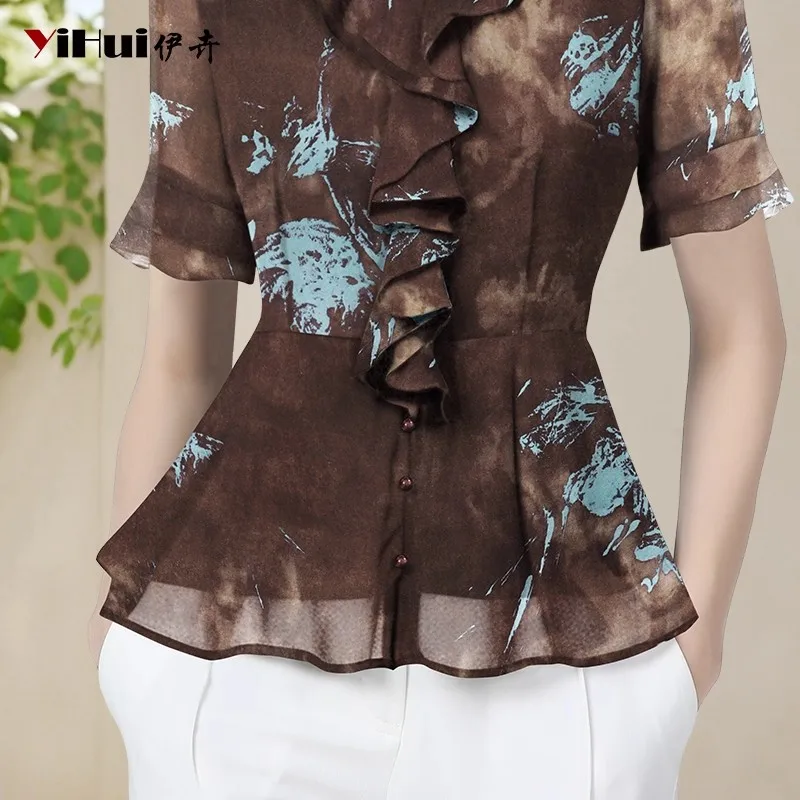 أزياء قصيرة الأكمام الخامس الرقبة البني المطبوعة بلوزة شيفون المرأة الصيف الكشكشة قمم خفيفة الوزن أنيقة ضئيلة عارضة القمصان