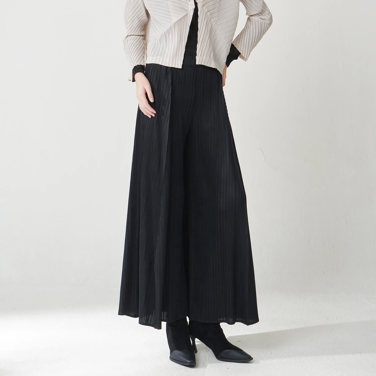 Latest Design Women's Trousers Design Sense Stretch Loose Casual Pants Miyake Pleated Pants Polyester Fabric Wide Leg Pants