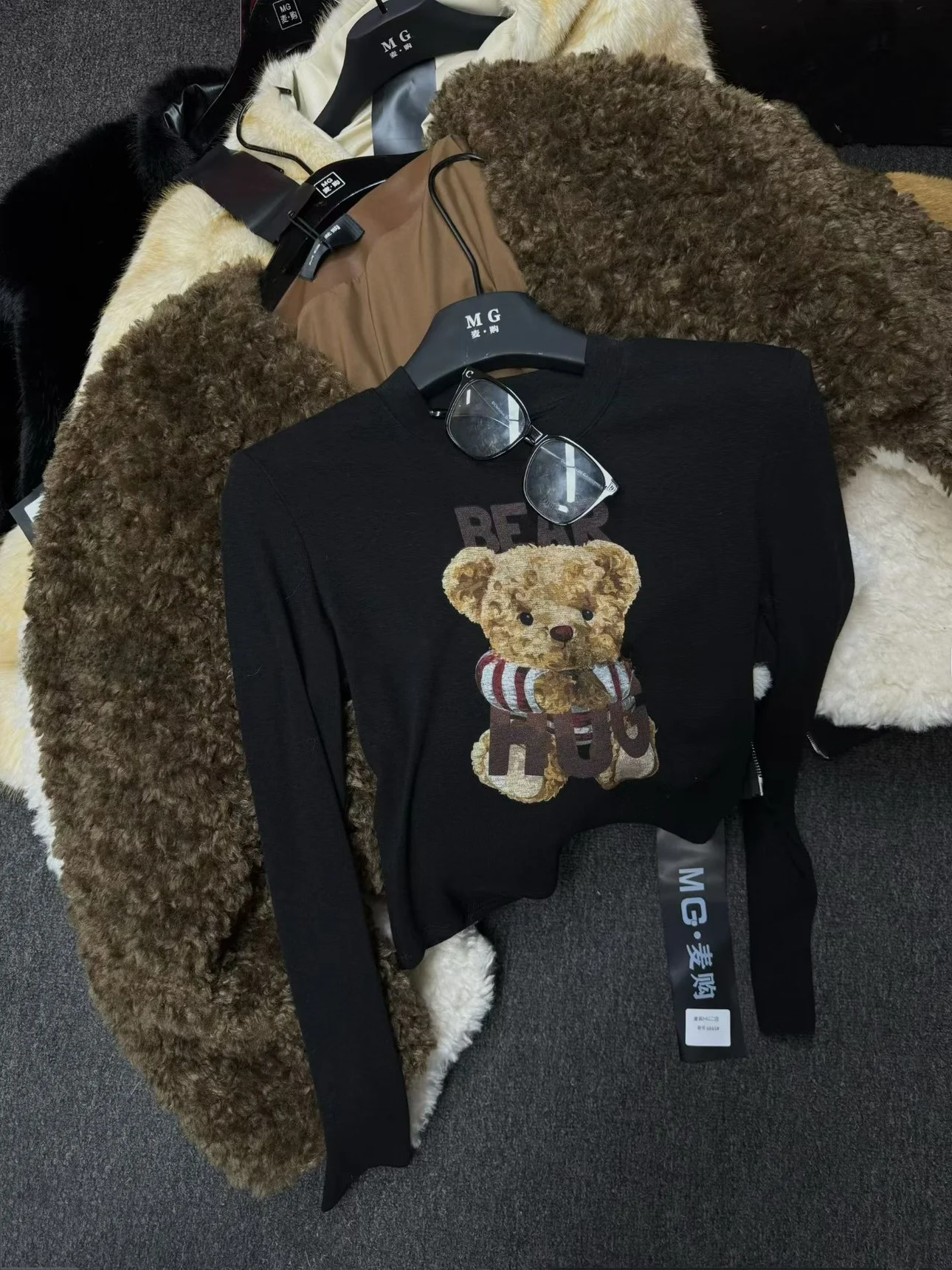 

Корейский Sle Long Sve Fce Lined Slim Fit с подкладкой и принтом медведя T irt Женский удобный хлопковый топ ort Length