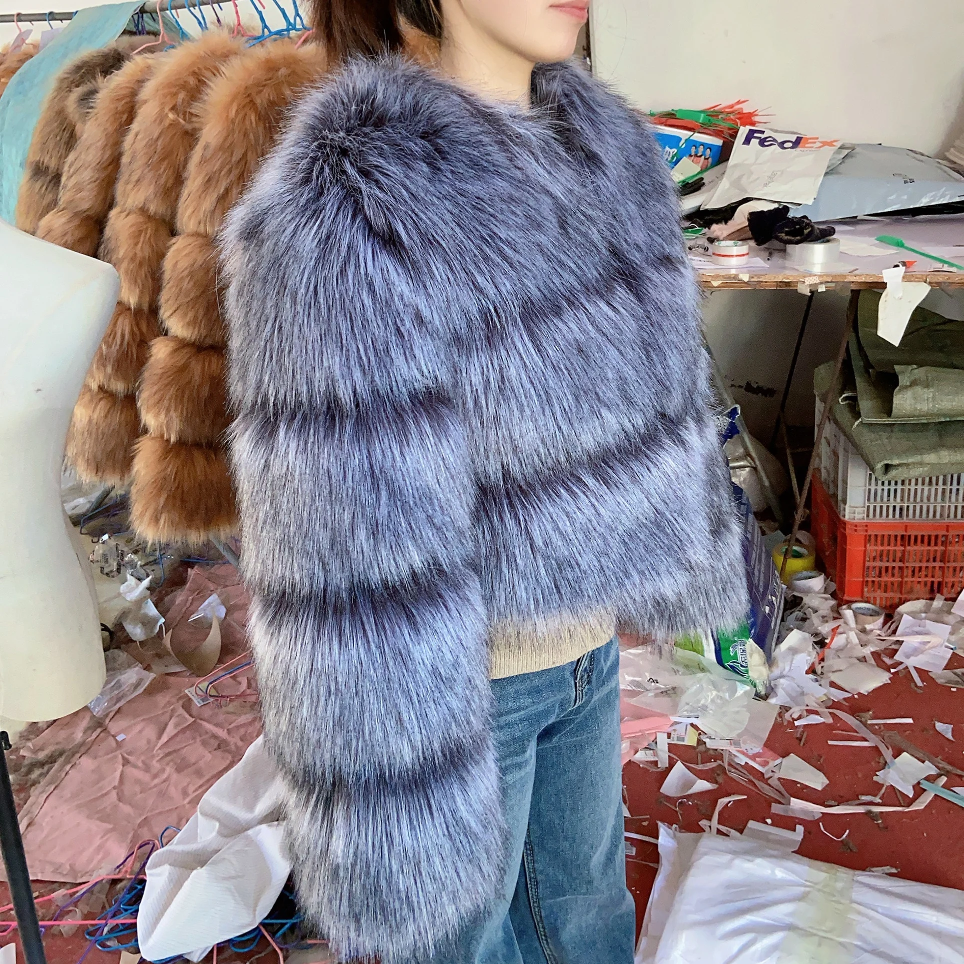 HOOOFUR namaakbontjas damesjas wintermode warm dik zilvervos leer bruin plus maat speciaal nepbont koude jas