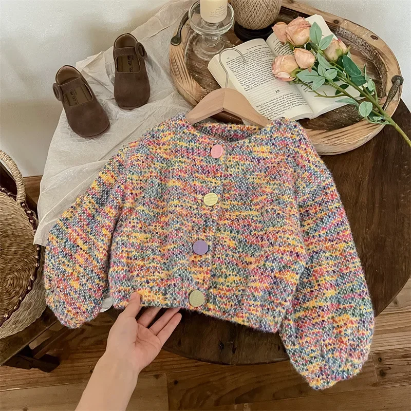 Girls Outerwear for Autumn and Winter 2024 New Fashionable Childrens Knitted Sweater Girls Baby Cardigan Sweater