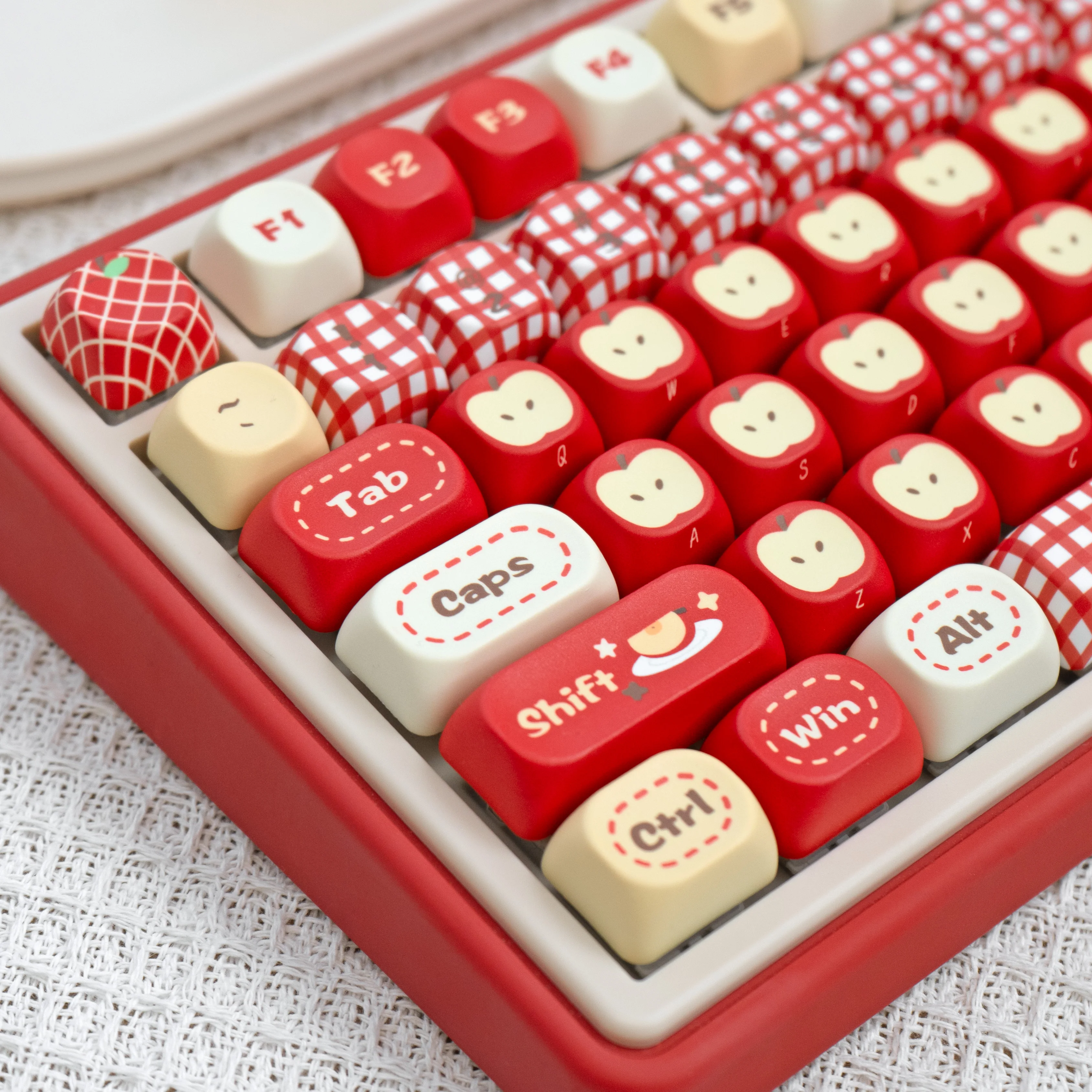 URE Cartoon Red Apple-shaped Keycaps MOA Profile PBT Dye Sub Cute Keycap for 61/68/75/87/98/104/108 MX Mechanical Keyboard