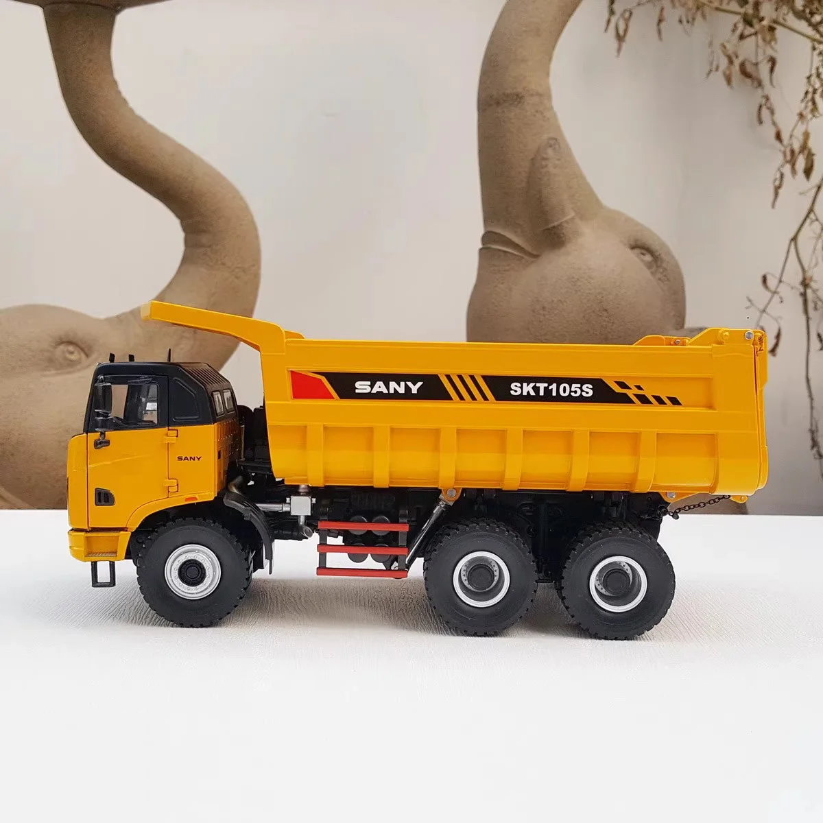 Diecast 1:35 Scale SANY SKT105S Dump Mining Truck Alloy Car  Model Collection Souvenir Display Ornaments Vehicle Toy