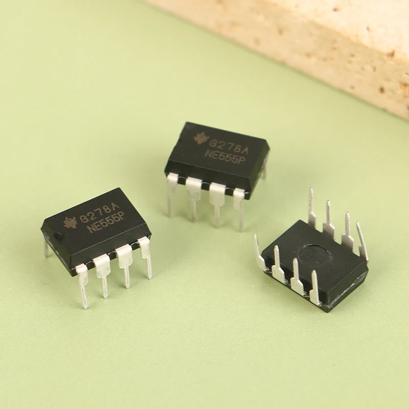 20pcs NE555 NE555P Integrated IC Direct Plug DIP-8P Base Circuit Chip Electronic Components