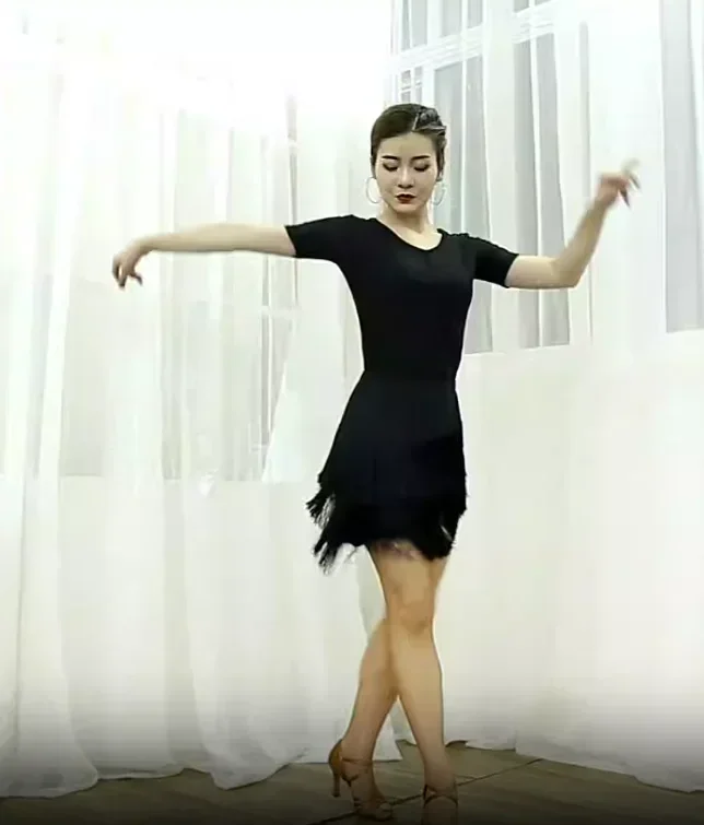 

Adult Short Skirt Stage Performance Clothing Fitness Clothing New Dance Clothing Latin Tassel Skirt Female