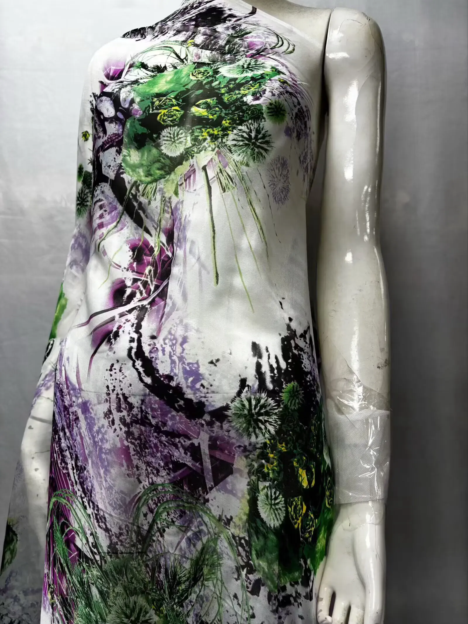 

Гарантия качества: 100% натуральный шелк, высококачественная ткань из шелкового жоржета, легкая, мягкая, дышащая шелковая тюлевая ткань для платьев L6-407-