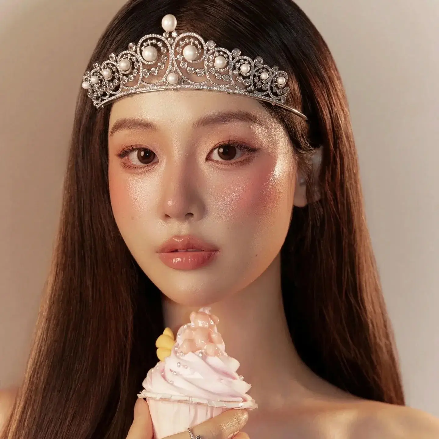 

Новая корейская свадебная корона в стиле принцессы с жемчугом и цирконами, элитный легкий роскошный свадебный головной убор, аксессуар для волос