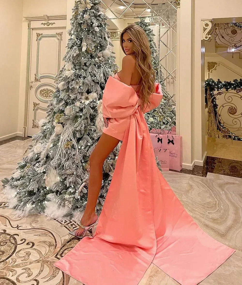 Mini abito da ballo celebrità corto senza spalline personalizzato Abito da sera da cocktail sexy con fiocco senza schienale pieghettato per il ritorno a scuola 2025