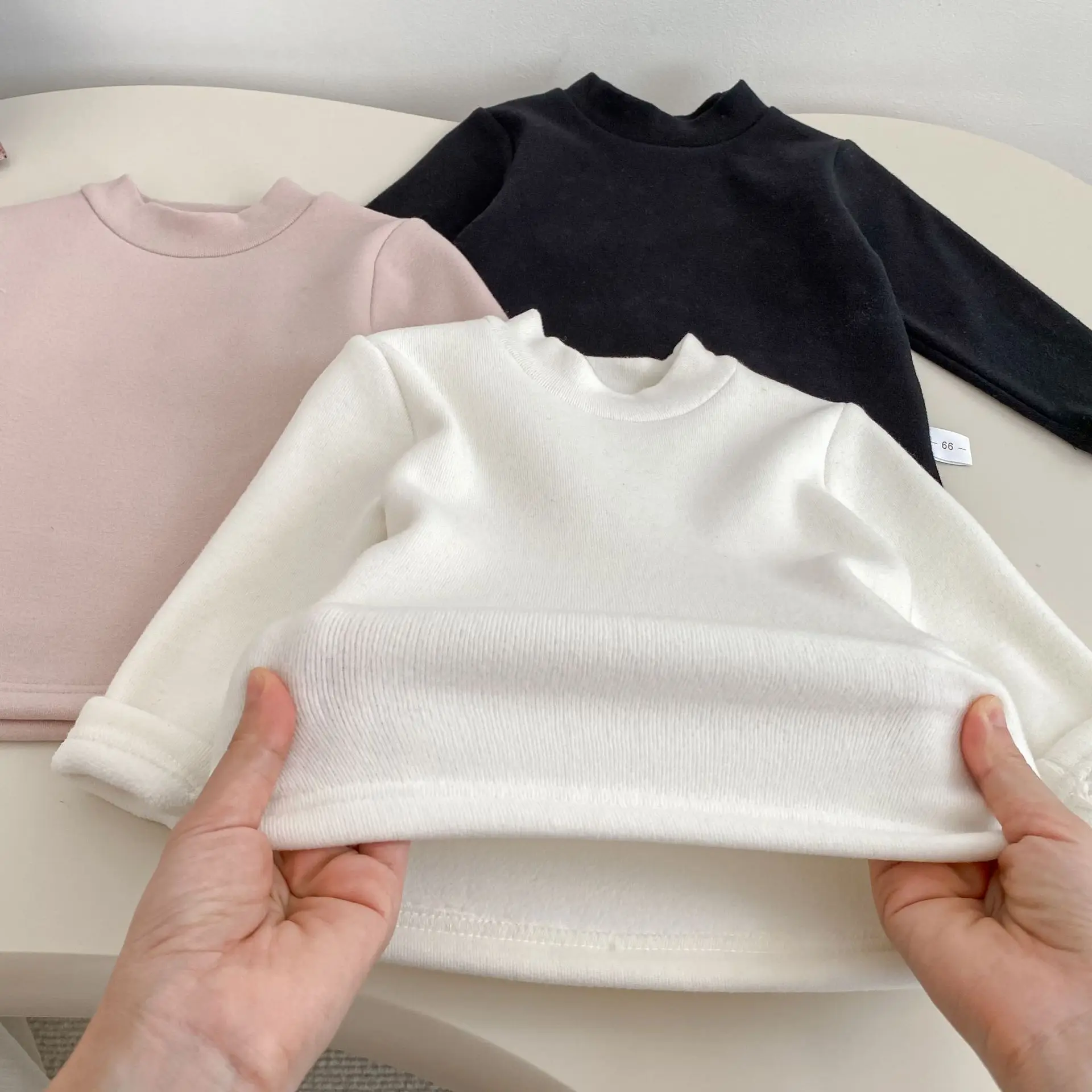 2025, Winter kinder Samt Unten Hemd Neue Baby Einfarbig Vielseitig Rundhals Dicken Innen Langarm T Top