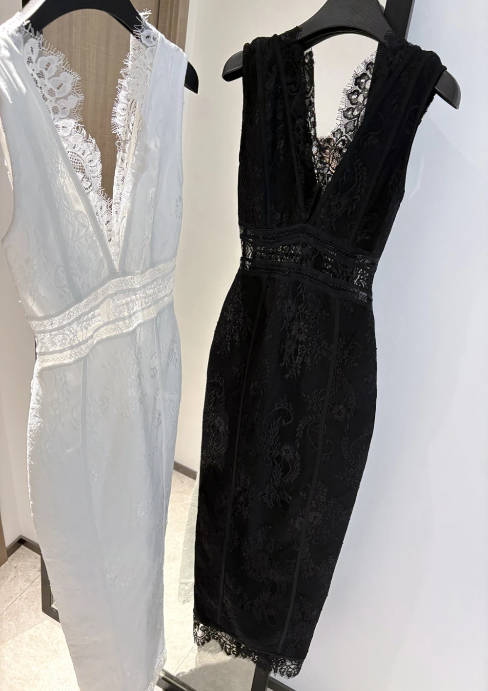 Sexy Deep V Neck Lace Cut out Long Dress Women Black Sleeveless Backless See Through Bodycon Prom Dresses Evening Party Gowns