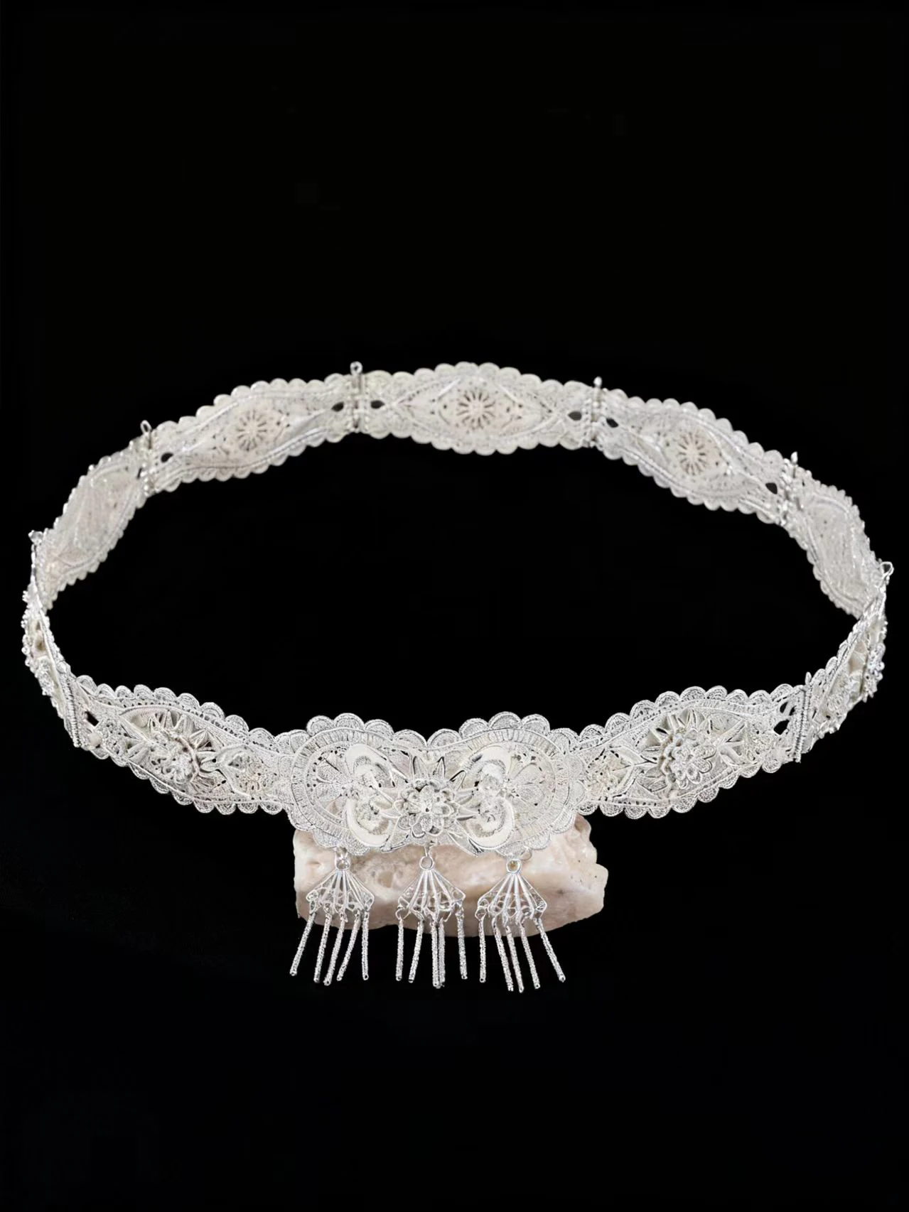 1 حزام رداء نسائي أنيق فاخر عصري بتصميم زهرة منحوتة ومطابقة مع شرابة معدنية لمجوهرات الزفاف للسيدات