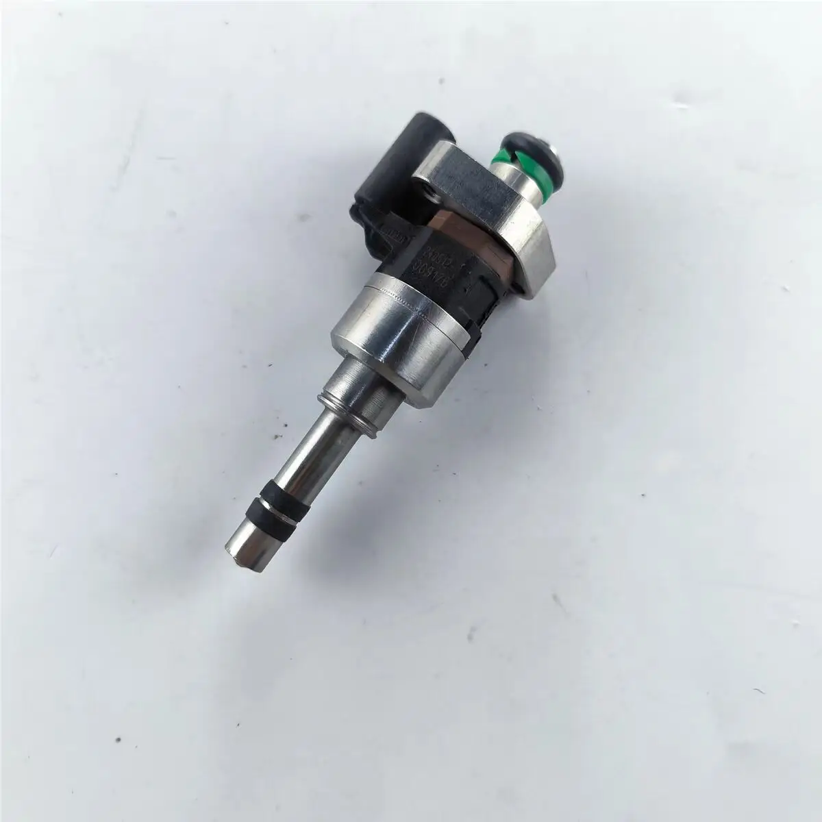 Auto parts Suitable for  Roewe E950/360/RX5/i6 & MG MG6/GS/HS/GT Fuel Injector Assembly for 1.5T Engine 55577403 - Image 2
