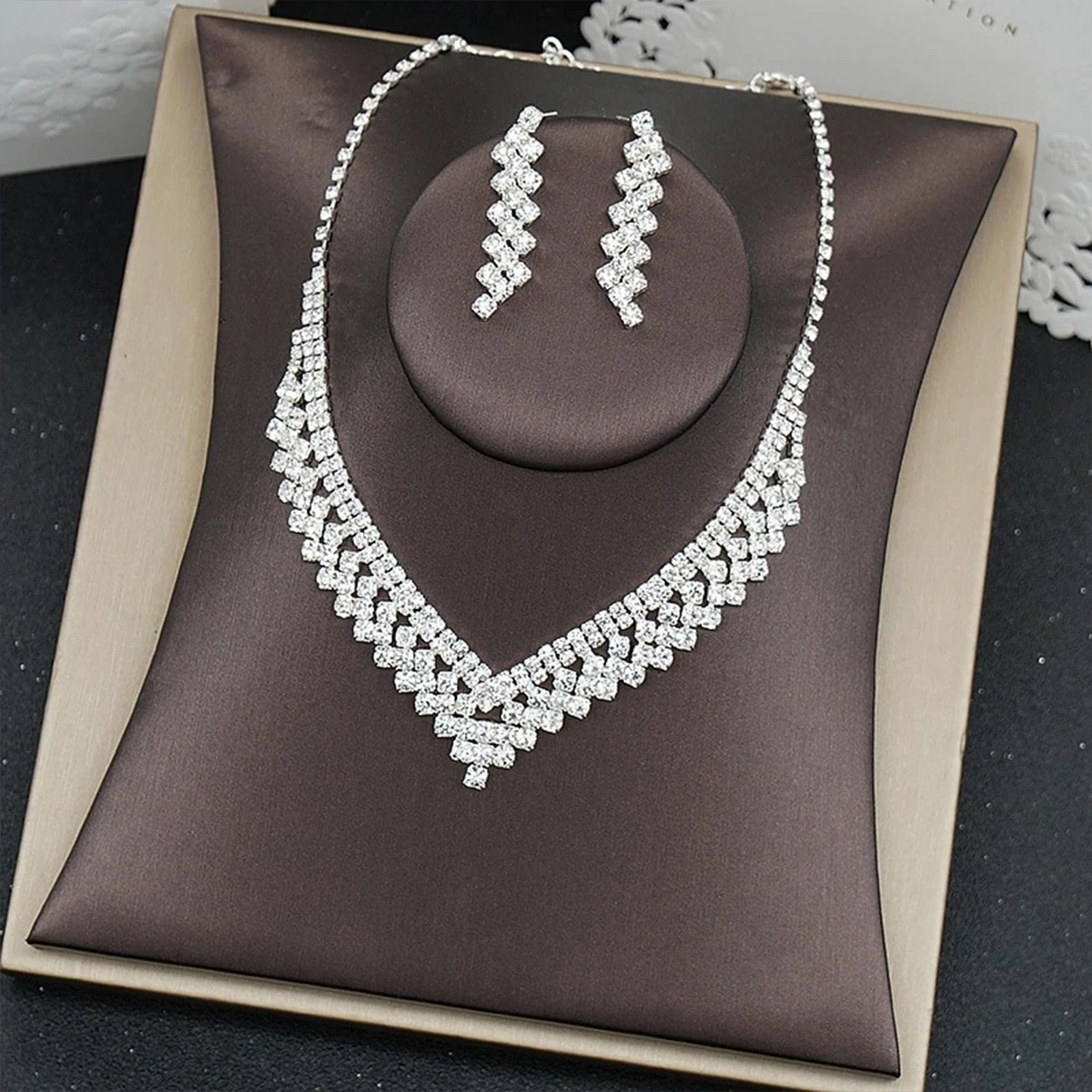 2 Pieces Ladies V-neck Jewelry Set Rhinestone Bridal Necklace Charm Earrings Set for Brides Bridesmaid  Costume Accessories