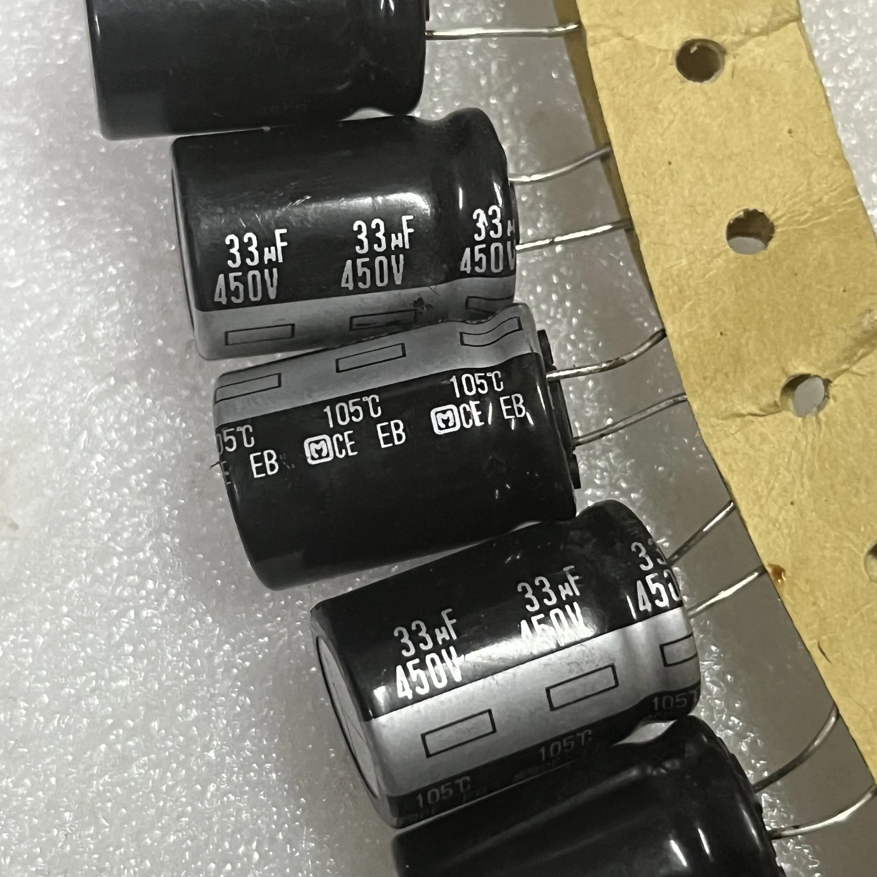 

Совершенно новый оригинальный CE EB series 33UF 450V высоковольтный аудиоэлектролитический конденсатор 18*27 мм