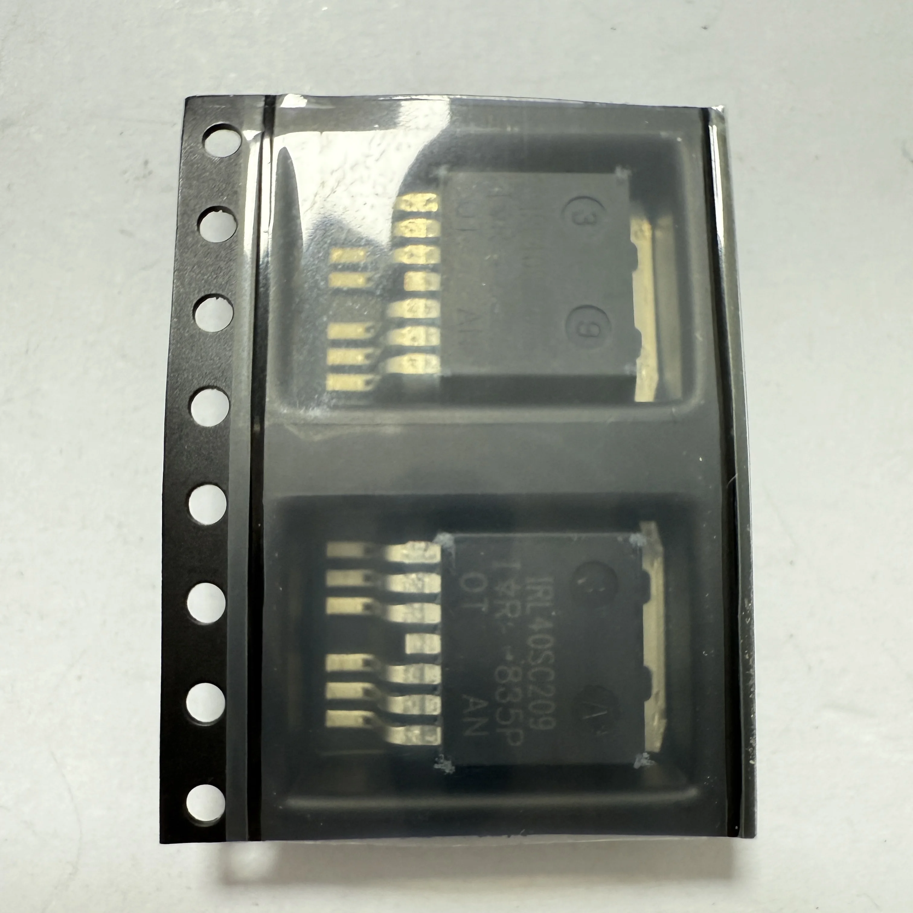 2 шт./лот IRL40SC209 (MOSFET)