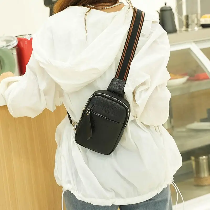 

The new small chest bag for men and women with the same cross-border foreign trade first layer cowhide crossbody bag for women