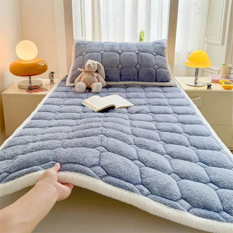 1 Piece Coral Velvet Bed Sheet Winter Warm Mattress Toppers Home Dormitory Foldable Thin Bed Pad Mattress Cover Tatami Floor Mat