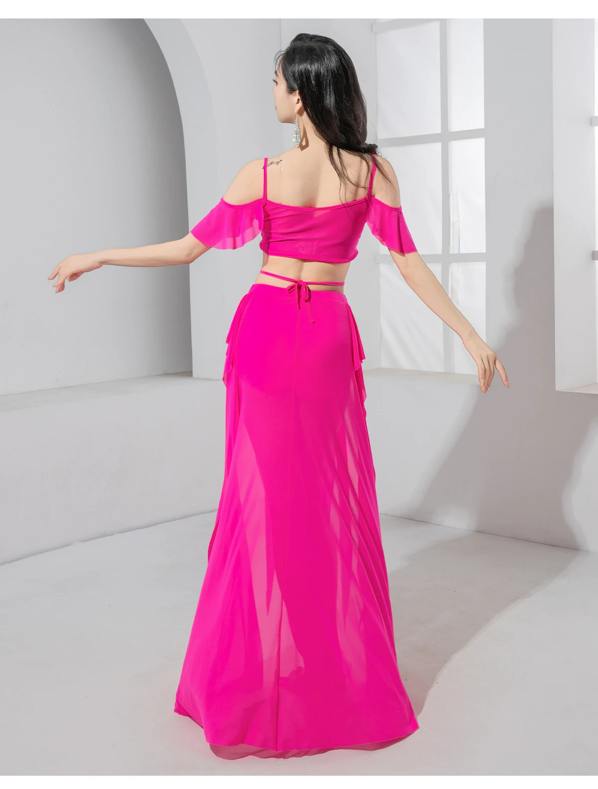 ชุดเต้นรำสไตล์โอเรียนทัลสำหรับผู้หญิง ดีไซน์หรูหรา ผ้าตาข่ายบางเบา ชุด 2 ชิ้น ชุดเต้นระบำหน้าท้อง ชุดฝึกซ้อมสำหรับเด็กผู้หญิง กระโปรงยาวทรงแม็กซี่